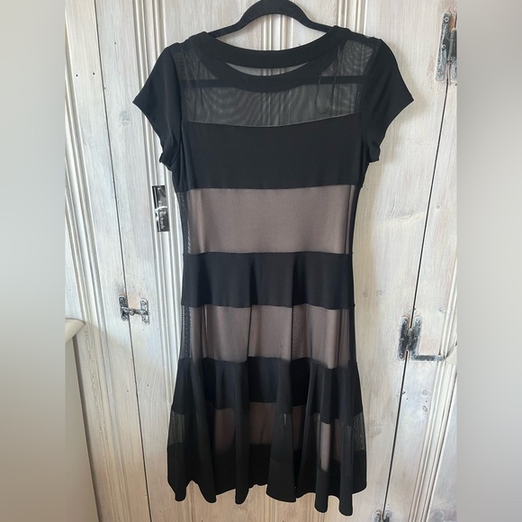 R&M RICHARDS shortsleeve knee length micromesh black nude underlay stripes sz 8 - Picture 5 of 9